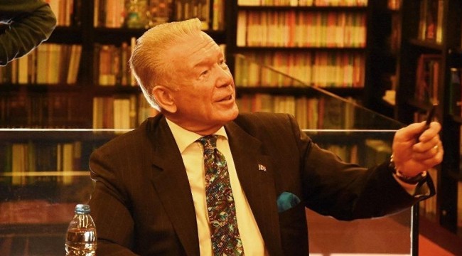 Binali Yıldırım'a hakaretten yargılanan Uğur Dündar'a hapis, 'kitap okuma cezası'na çevrildi