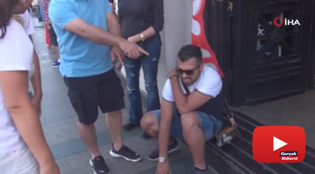 Bir binadan kopan parça yoldan geçen turistin üzerine düştü
