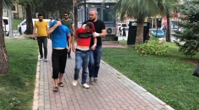 Çekirdek çitleyen arkadaşını vurdu, saklandığı evden cephanelik çıktı