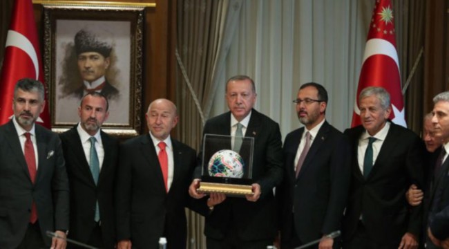 Cumhurbaşkanı Erdoğan, TFF Yönetim Kurulu ile görüştü