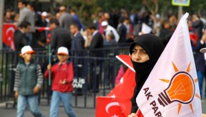 Diyarbakır’da AK Parti önünde oturma eylemine valilik yasağı: Anayasal suçtur