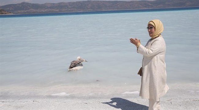 Emine Erdoğan'dan Salda ziyareti