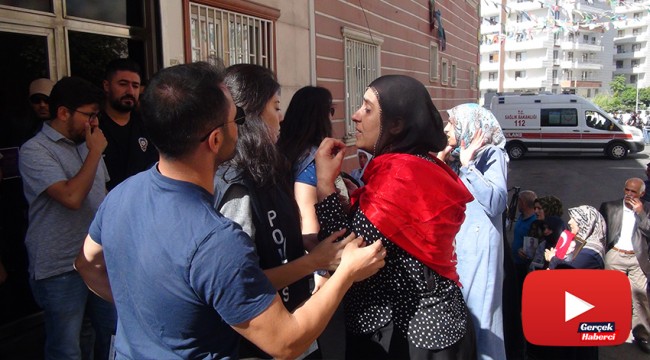 HDP'liler ile parti binası önünde eylem yapan aileler arasında gerginlik
