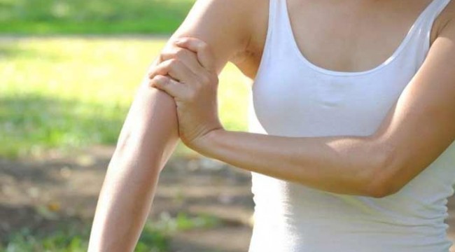 Kol hareketleri ile gelen tıkırtı sesi sırt nasırı belirtisi olabilir