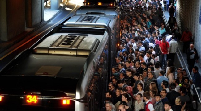 Metrobüste klima kavgası: Neden açmıyorsun, seçimleri CHP kazandı diye mi?