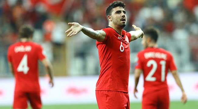 Milli Takım, Ozan Tufan'la güldü