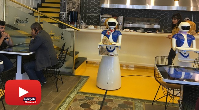Robot garsonlar iş başında