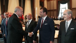 Selvi: İmamoğlu, Erdoğan'la bir araya geldiği toplantıda koltuğu kırılınca 'Burada da koltuğa ağır geldik' dedi
