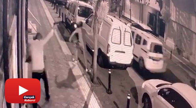 Sokak ortasında aracı kurşun yağmuruna tutular