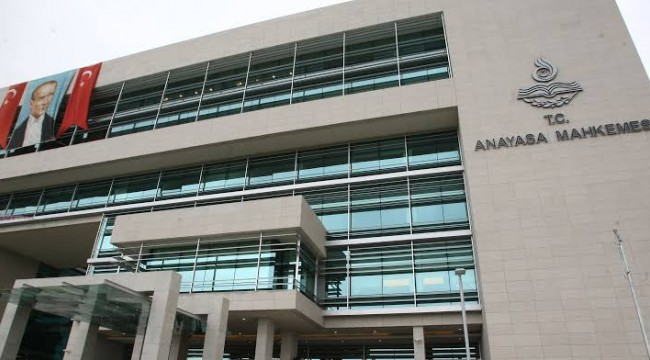 AYM, “MİT Tırları” haberlerine yayın yasağı konmasını anayasaya aykırı buldu: “Bundan sonra mahkemeler Basın Kanunu’nun üçüncü maddesine dayanarak yayın yasağı kararı vermemeli”