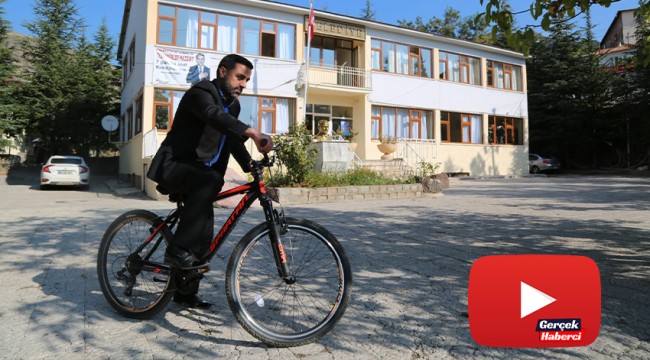 Başkan, makam aracı yerine bisiklet kullanıyor