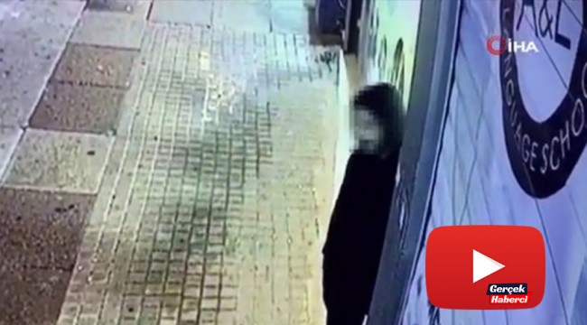 Bayrampaşa'da cep telefonu hırsızlığı kamerada