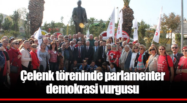 Çelenk töreninde parlamenter demokrasi vurgusu