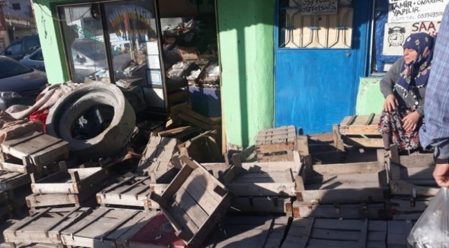 Dükkana müşteri beklerken 250 kiloluk beton blok girdi