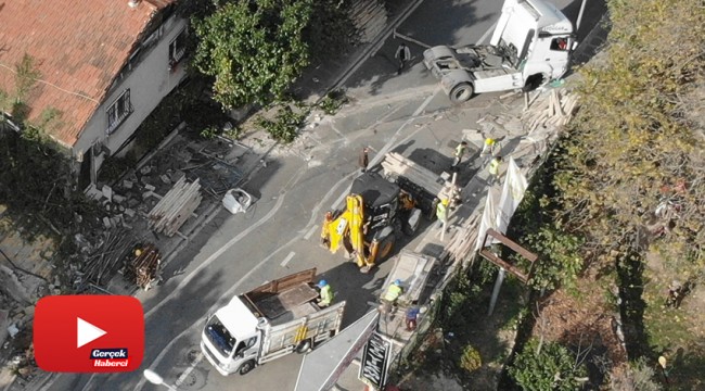 Freni boşalan kereste yüklü tır yokuş aşağı sürüklendi