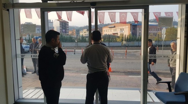 MHP'li başkan işe geç gelenleri binaya almadı