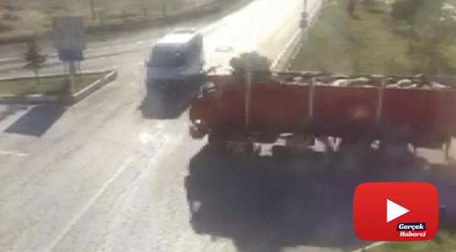 Öğrenci servisi ile kamyonun çarpıştığı feci kaza kamerada