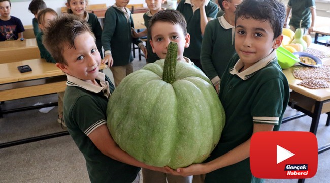 Öğrencilerden 42 kiloluk bal kabağı