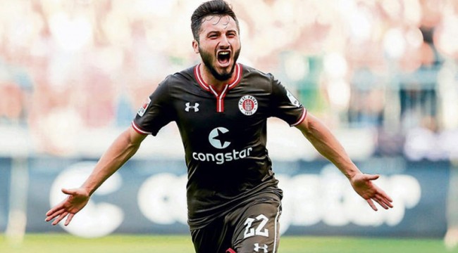 St. Pauli'de sorma giyen Cenk Şahin, 'Barış Pınarı Harekâtı' paylaşımı nedeniyle kadro dışı bırakıldı