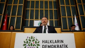 Temelli'den Erdoğan'a: Cumhurbaşkanı değil sanki emlak ofisi işletiyor