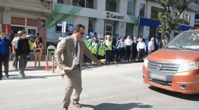 Valiye 'Yaya Geçidi Nöbeti'nde az kalsın araba çarpıyordu