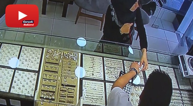Yerde bulduğu 13 bin dolar bulunan paketi 'Sahibi bulunsun' diyerek dükkana teslim etti