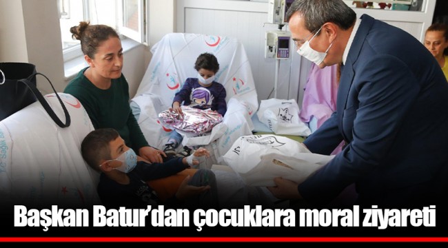 Başkan Batur’dan çocuklara moral ziyareti