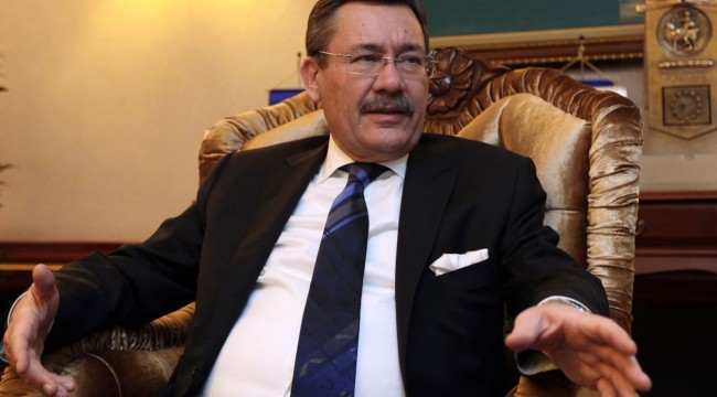 Ben yapınca kötü oluyorum Ekrem Bey yapınca alkış