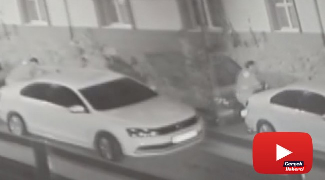 Bir kişi otomobilin egzozunu tıkadı, sahibi şaşkına döndü