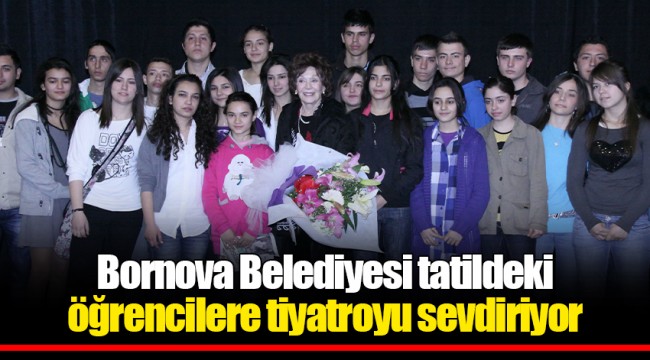 Bornova Belediyesi tatildeki öğrencilere tiyatroyu sevdiriyor