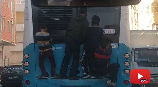 Çocukların otobüs arkasında ölümüne yolculuğu kamerada