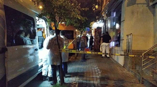 Fatih'te 4 kardeş evlerinde ölü bulundu: Evin kapısında 'dikkat siyanür var' notu görüldü