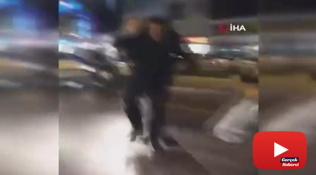 Fatih'te sürücü ile motosiklet sürücüsü arasında yol kavgası