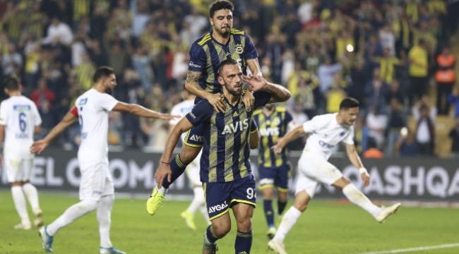 Fenerbahçe maç fazlasıyla liderliği aldı