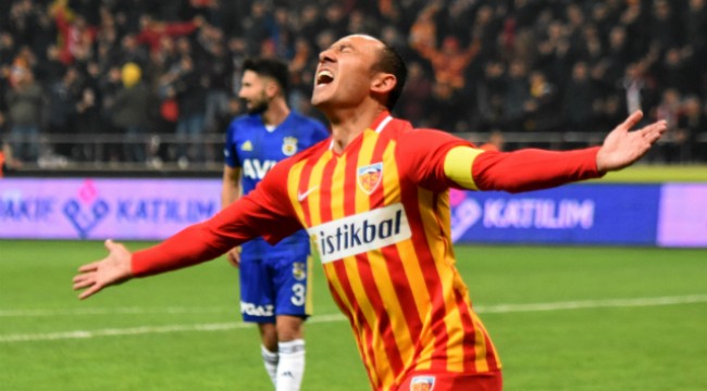 Fenerbahçe zirve umutlarını Kayseri'de bıraktı