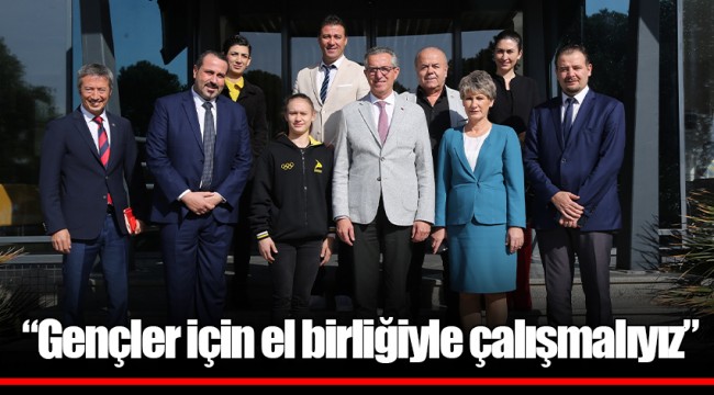 “Gençler için el birliğiyle çalışmalıyız”