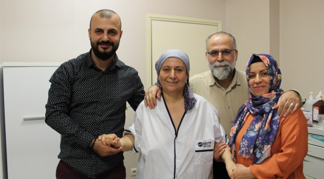 Kanser kadına aynı anda 11,5 saatlik 2 büyük operasyon