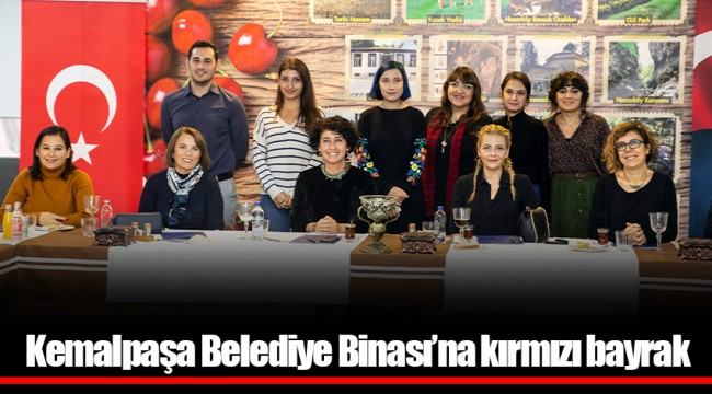 Kemalpaşa Belediye Binası’na kırmızı bayrak