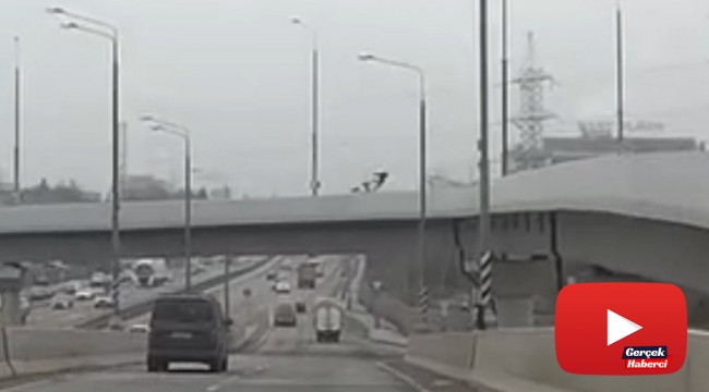 Köprüden otoyola düşen motosiklet sürücüsü öldü