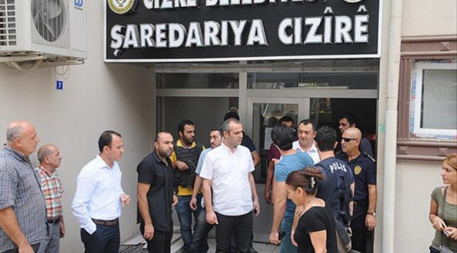 Mahkeme, Cizre Belediye Başkanı’nı görevden uzaklaştırma gerekçesi sayılan iddianameden birini kabul etmedi