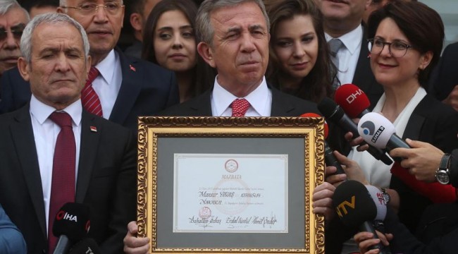 Mansur Yavaş 200 gününü kitapçıkla anlattı: Bütçe 387 milyon lira fazla verdi, 305 milyon liralık borç ödendi