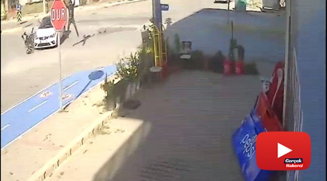 Motosiklet sürücüsünün havada taklalar attığı anlar güvenlik kamerasında