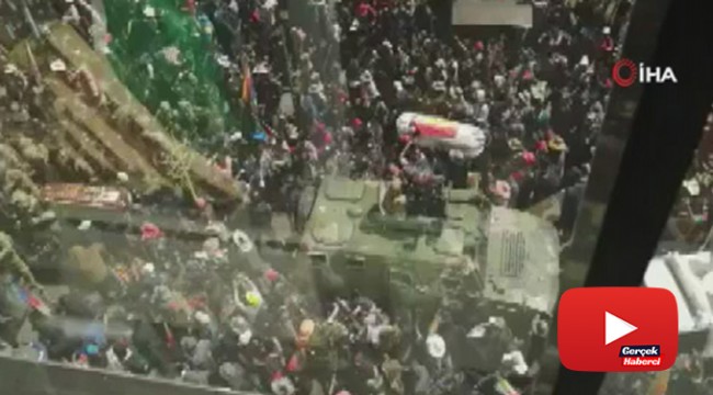 Polis müdahale etti, göstericiler tabutları bırakıp kaçtı