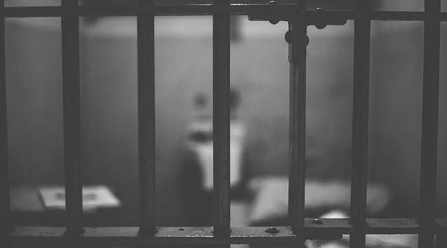 'Şanlıurfa Cezaevi'nde KHK'lı tutuklu akademisyen ile imamı kamerasız odada dövdüler' iddiası