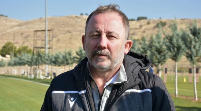 Sergen Yalçın'dan hakem Halis Özkahya'ya: Sen bir teknik direktöre el kol hareketleri nasıl yapıyorsun?