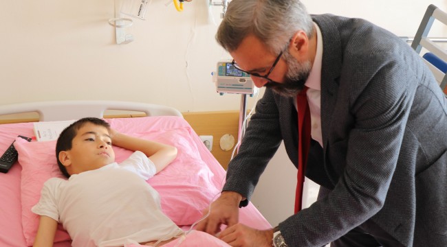 12 yaşındaki çocuğun testislerinden 350 gram ağırlığında taş çıkartıldı