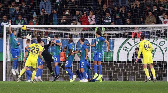 Fenerbahçe ilk yarıyı Rize deplasmanında galibiyetle kapattı