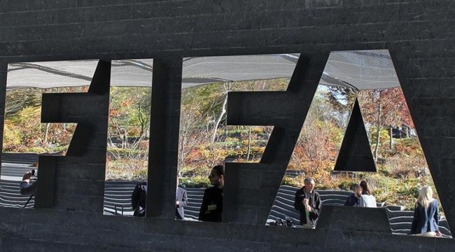 FIFA, Sepp Blatter'in Michel Platini'ye verdiği 2 milyon İsviçre frangının iadesini istedi