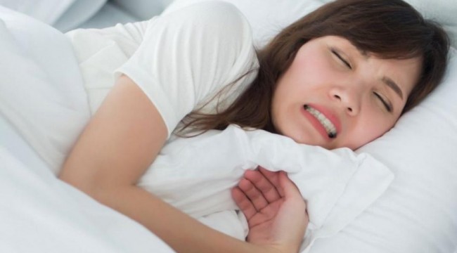 Gece uykusunda diş sıkanlar dikkat