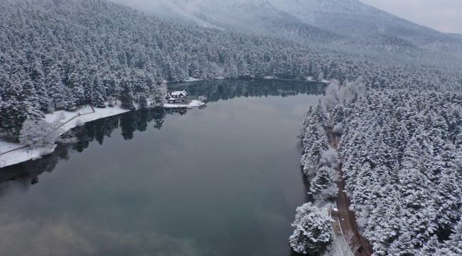 Gölcük Tabiat Parkı beyaza büründü